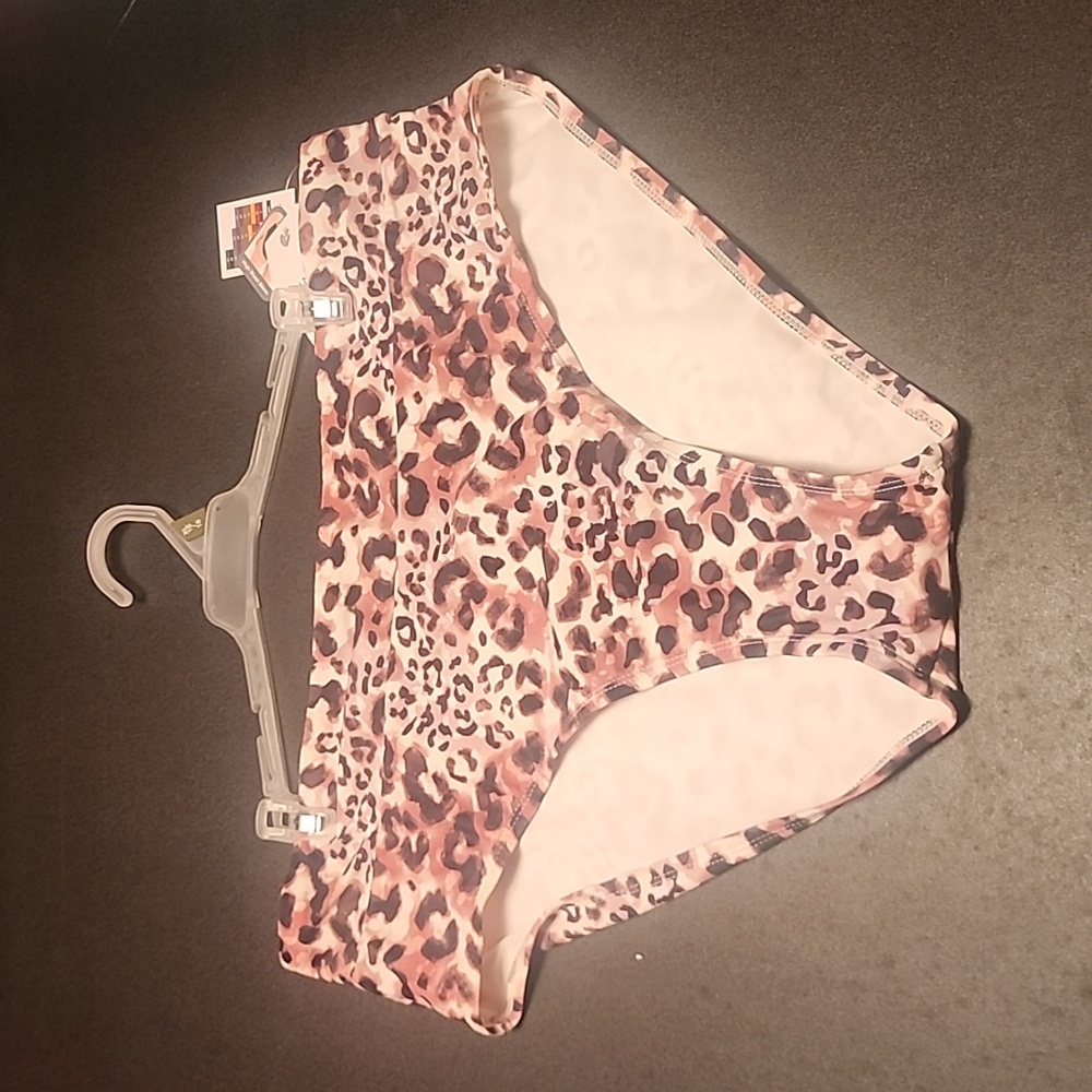 Time and Tru 1x swim bottoms